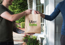 Con Apple Pay si paga il cibo a domicilio Uber Eats anche in Italia